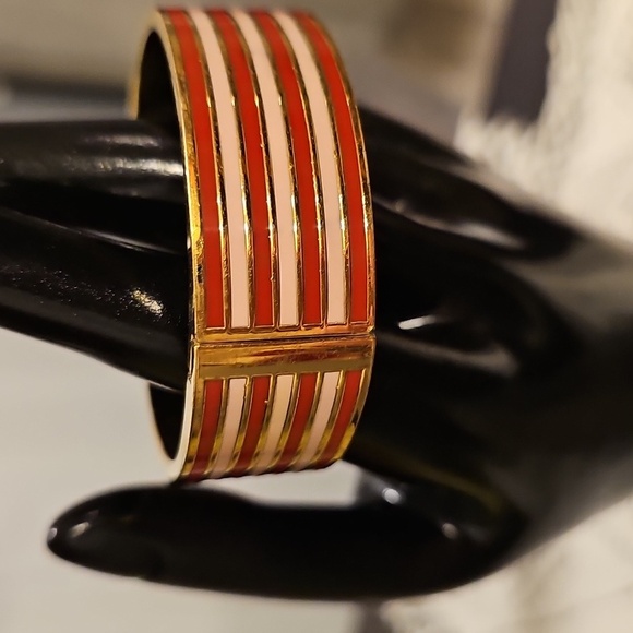 Kate Spade Red/White/Gold HOLIDAY Bangle Braclet w/ idiom "No strings Attached" - Picture 5 of 11